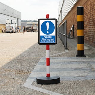 Temporary Signpost - Please Wipe Your Feet Before Entering