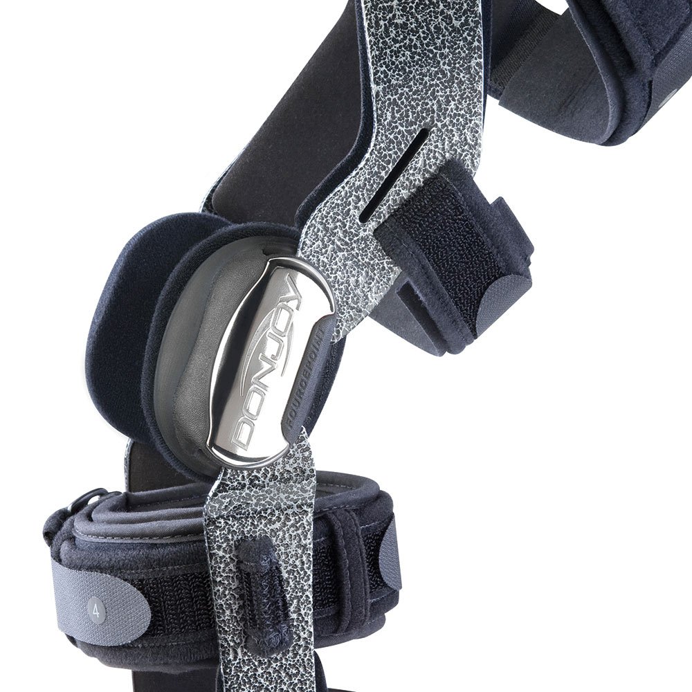 Donjoy Armor With Fourcepoint Knee Brace